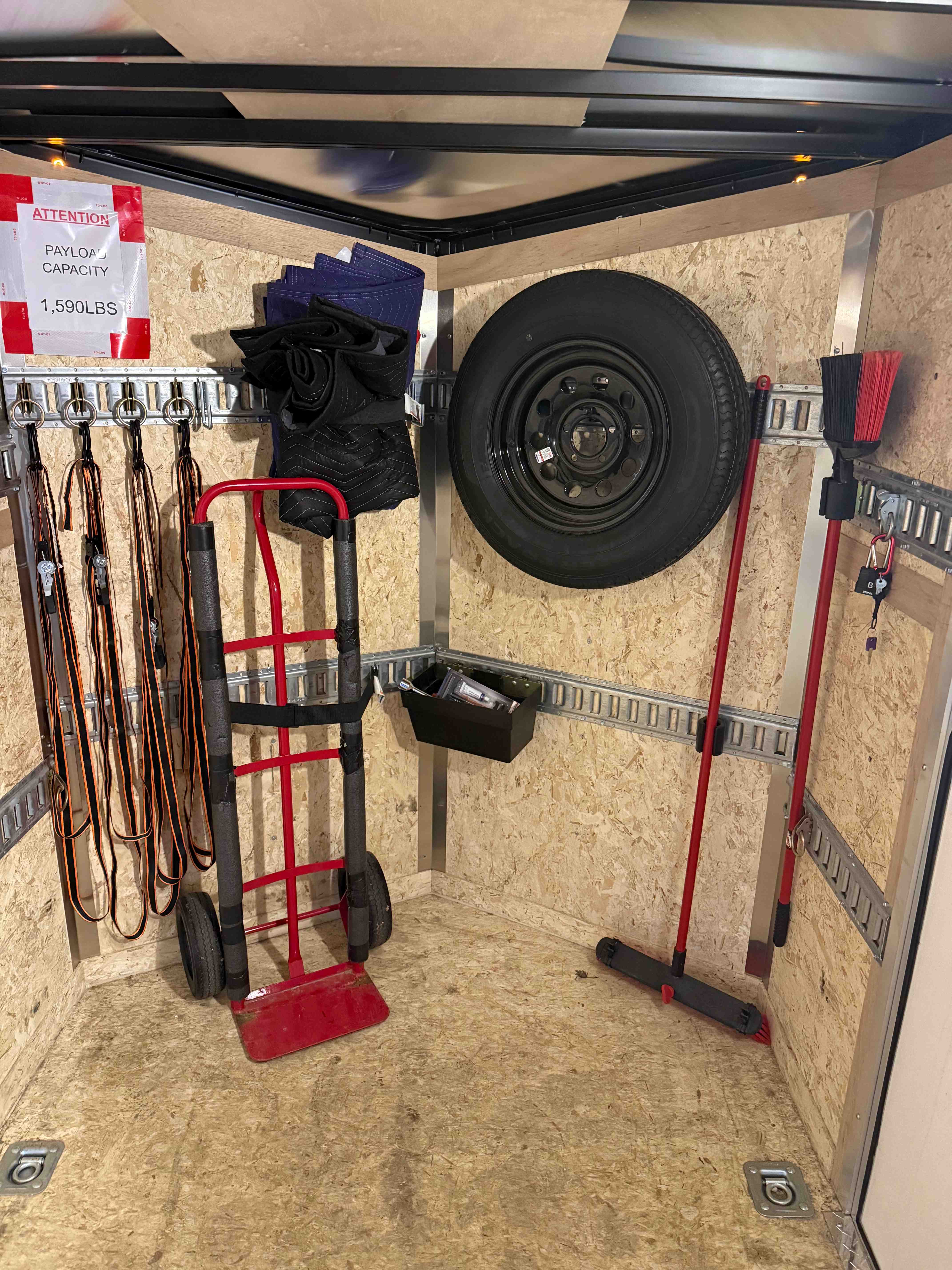 6x12 Enclosed Trailer view 3 - detail view